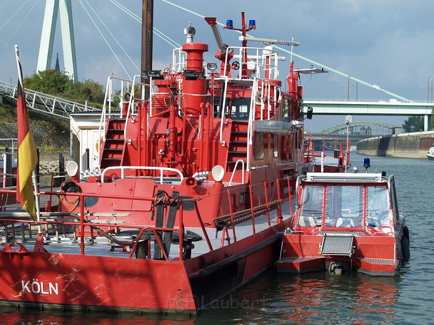 Feuerloeschboot 10-2      P053.JPG